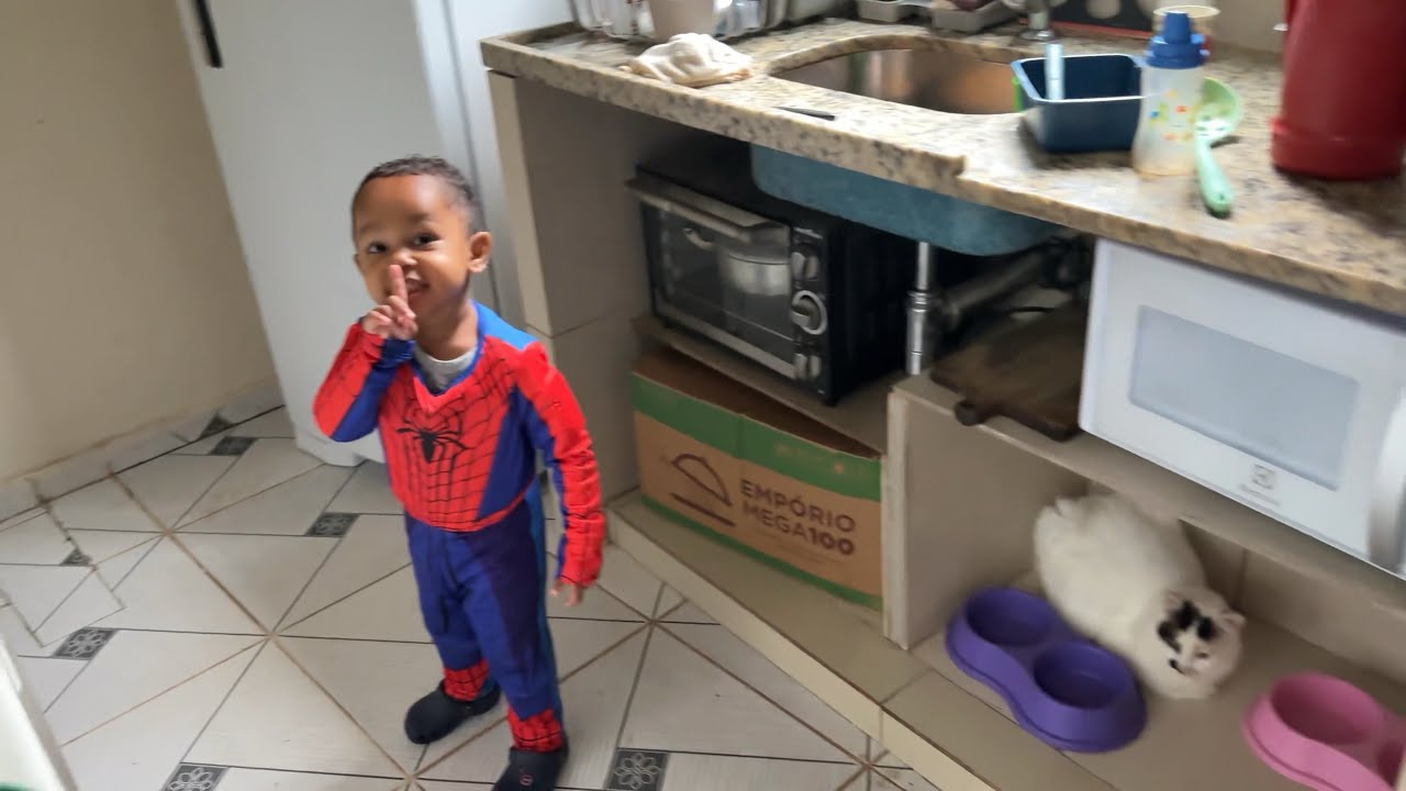 A VOVÓ DORMIU E COMEMOS ESCONDIDOS!