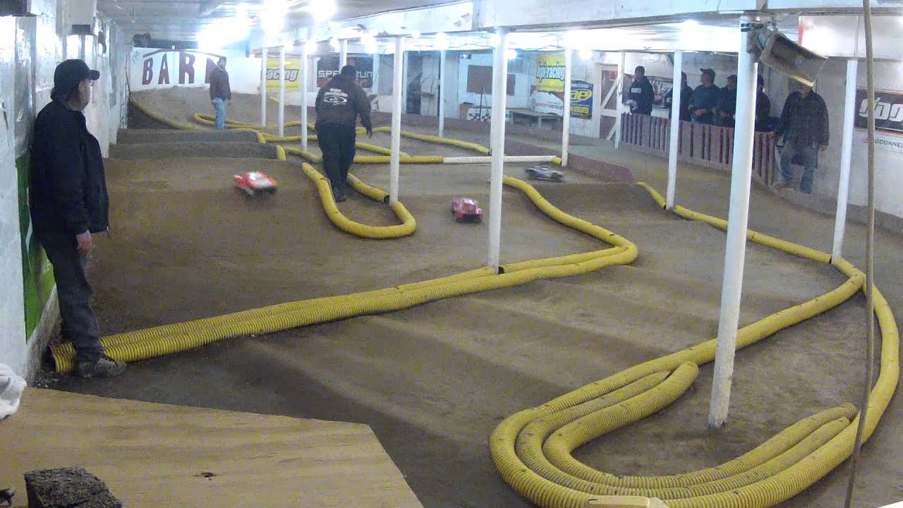 barnstormers rc 2wd short course heat 2 YouTube