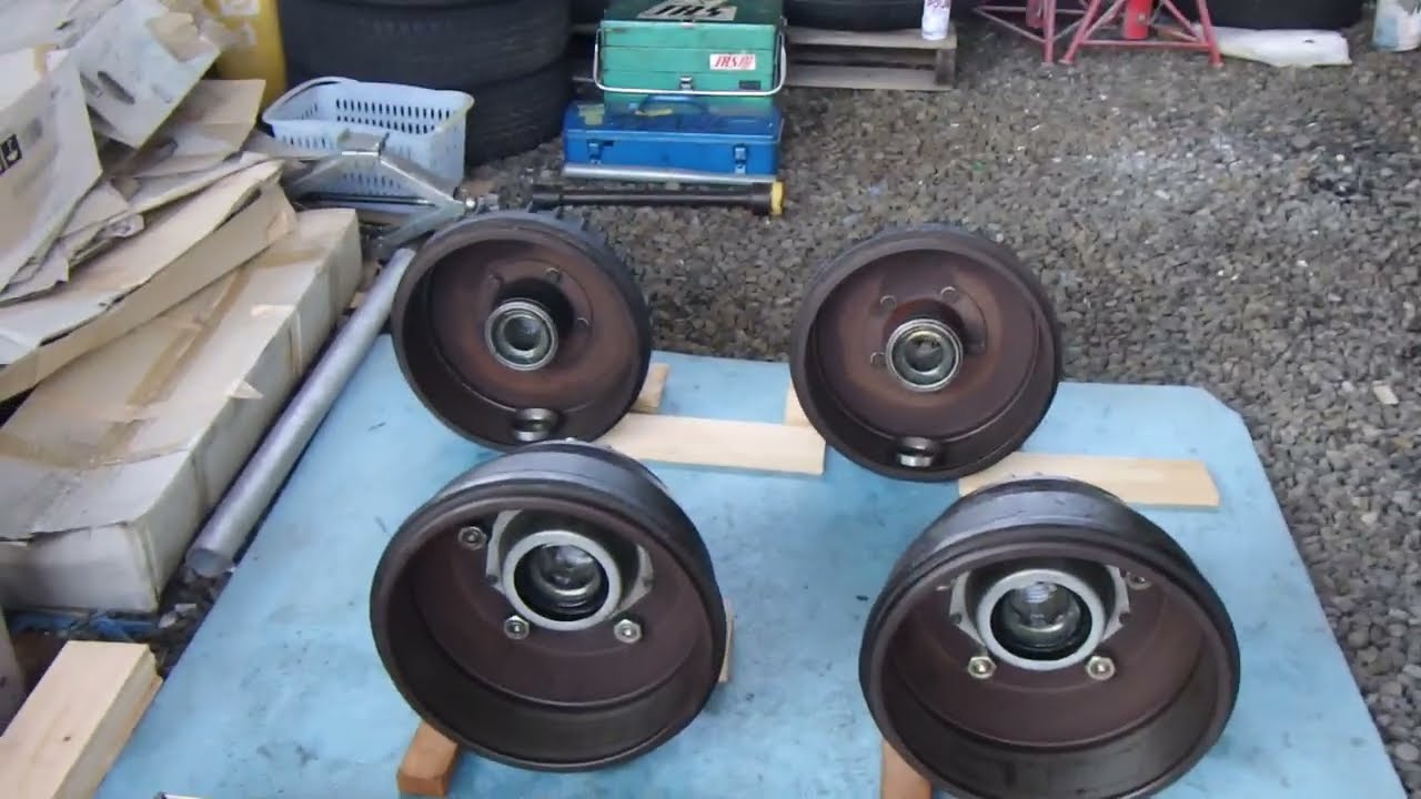 イスズ　エルフ　２トン　クレーン　ハブベアリンググリース注入後の確認画像・その他ブレーキ組付ける前の部品確認。