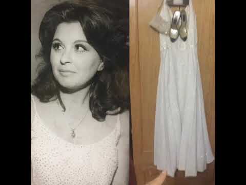 فستان ارتدته السندريلا سعاد حسني في حفل افتتاح فيلم اين عقلي 1974 رحمة الله سعاد حسني