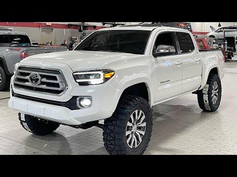 My 2022 Toyota Tacoma limited gets 3 inch leveling kit and 33 mud graps
