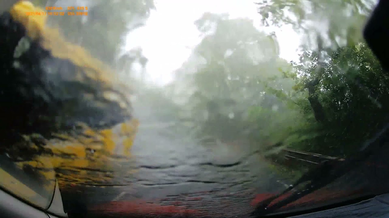 REUNION sous la PLUIE