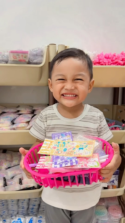 Abil bantuin mama packing orderan😍🎁