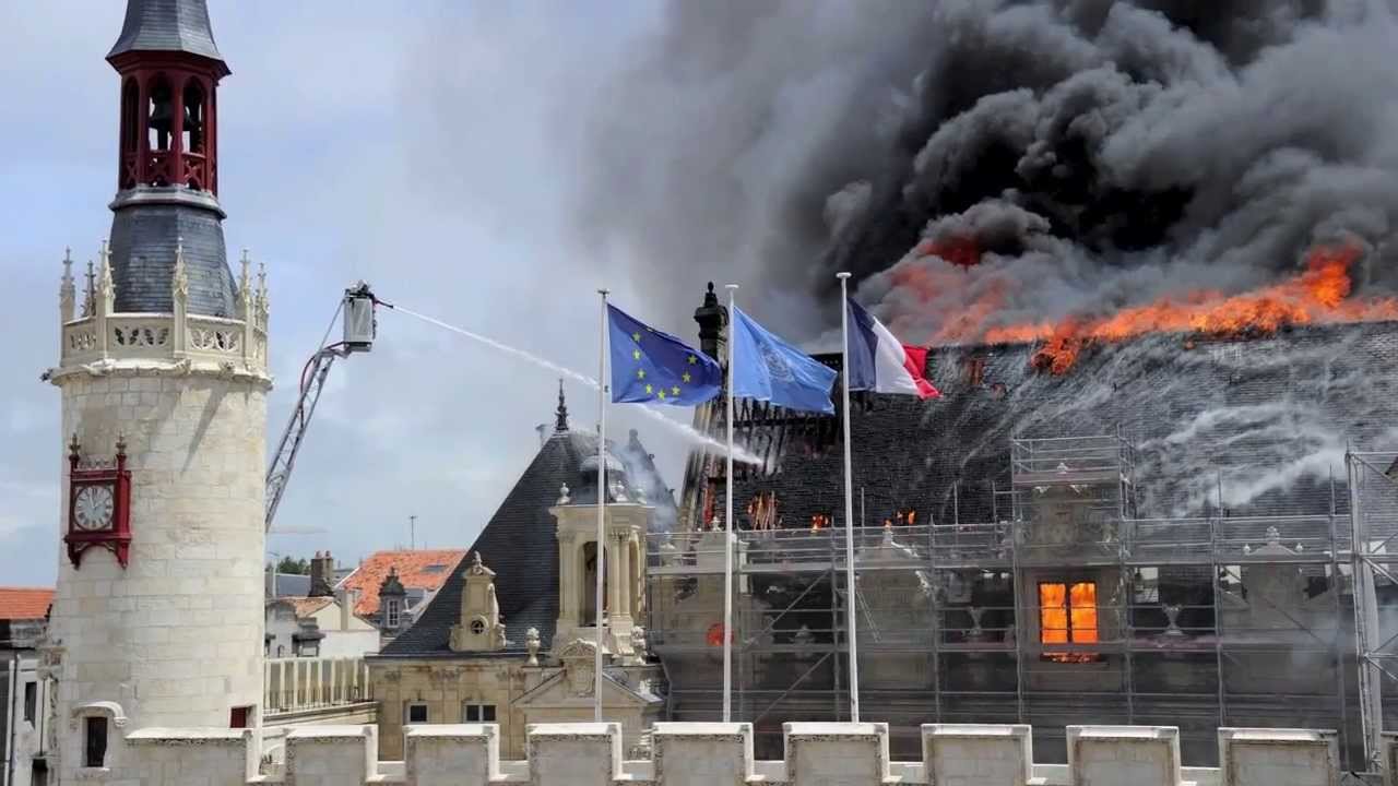 La Rochelle Incendie Hotel De Ville La Rochelle Incendie Hotel De Ville