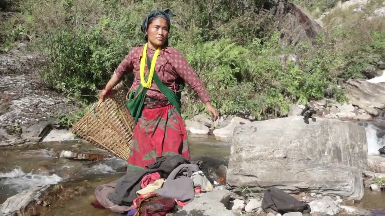 Nepali village||Washing clothes in the village by the river ||Rural life