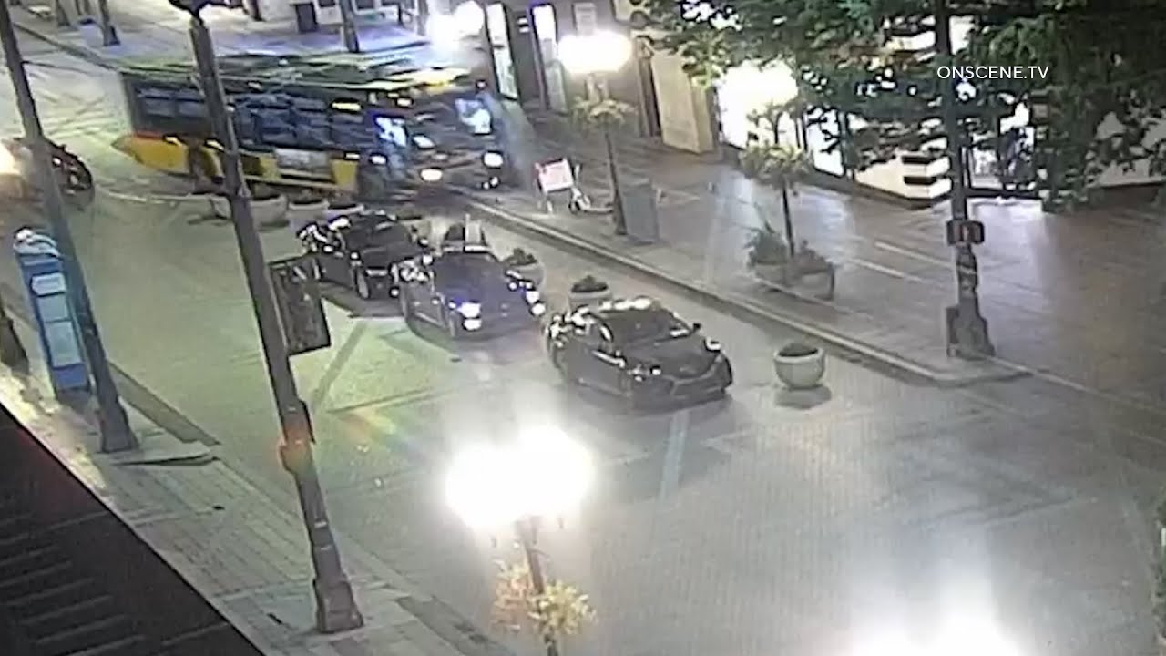 Crash Involving a Bus Caught on Camera - YouTube