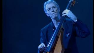 Video thumbnail of "Claudio Baglioni - Un Mondo A Forma Di Te - Live Cercando 2005"