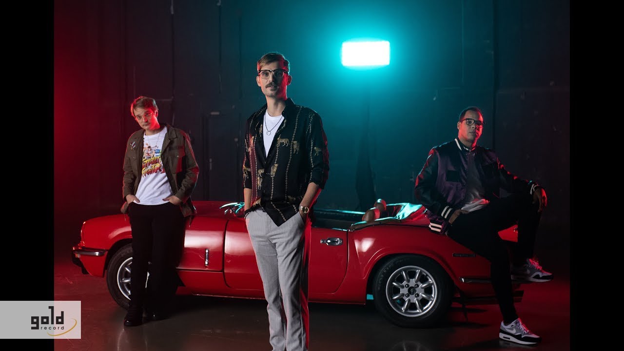 The Biebers feat. CURTIS – Minden Este (Official Video) - YouTube