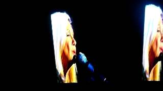 Olivia Newton-John (Live in Manila) - Hopelessly Devoted to You