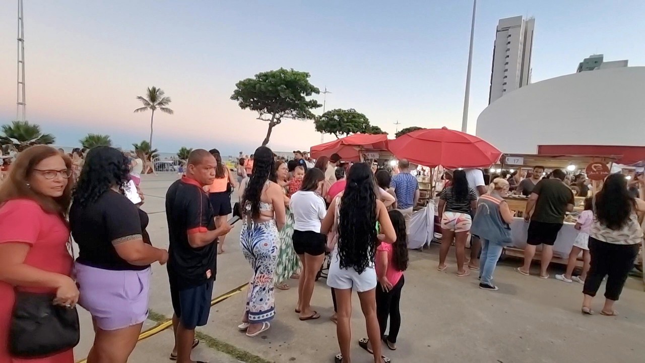 COMIDA DE RUA NA FEIRINHA DONA LINDU EM RECIFE BOA VIAGEM 27 DE ABRIL 2025 PERNAMBUCO BRAZIL