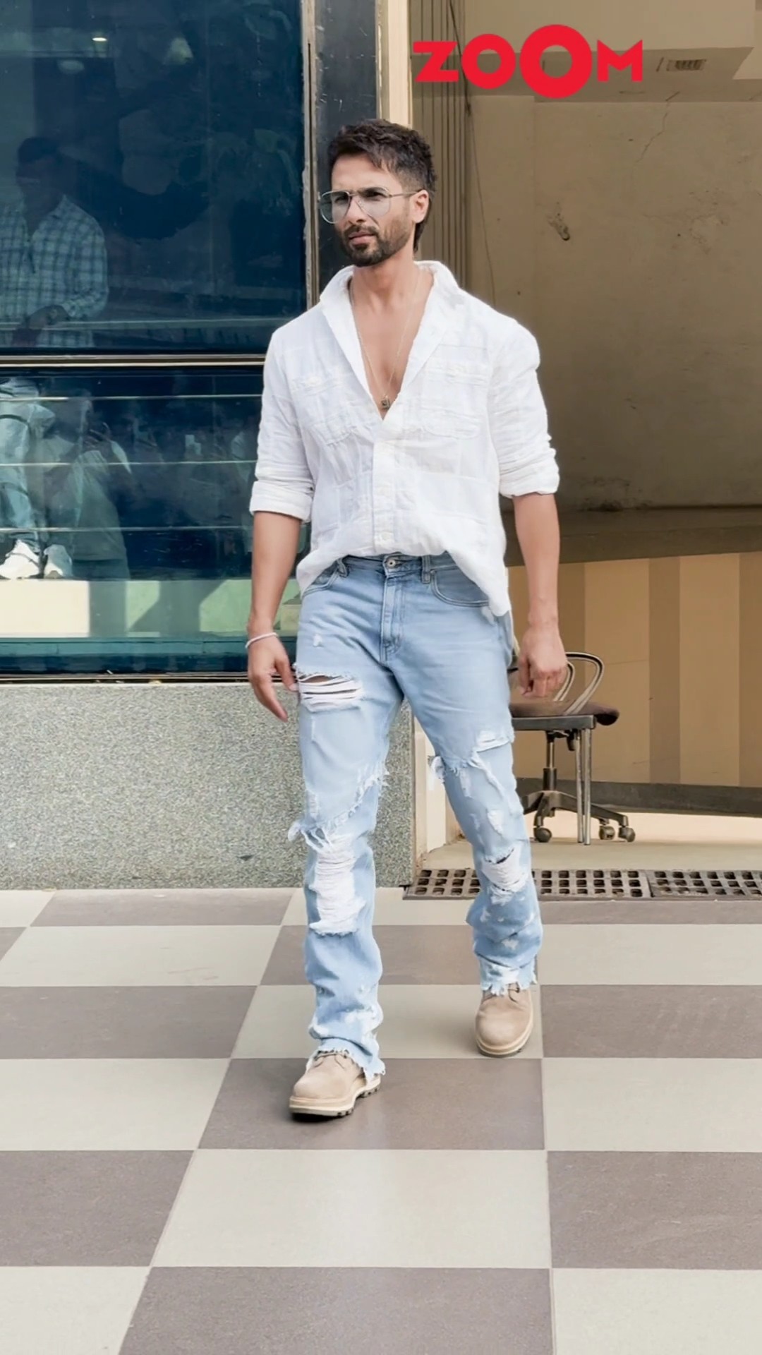 Shahid Kapoor STUNS with his dashing looks while promoting Deva ? #shahidkapoor #shorts
