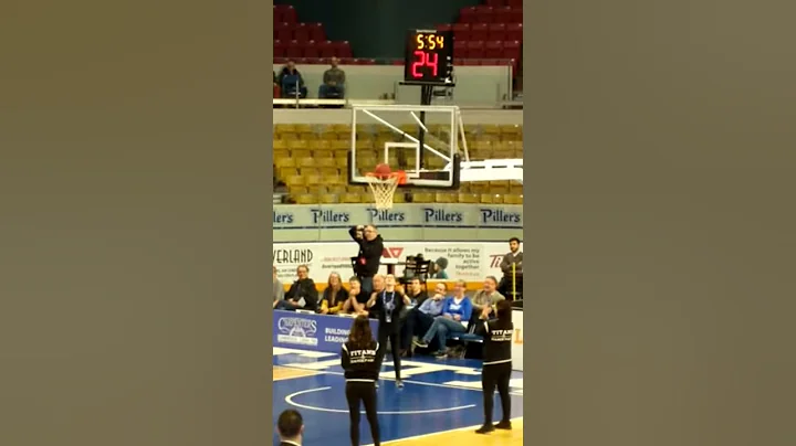 Kirby Dunks at the KW Titans Game