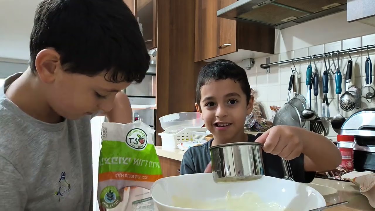 סהר וינאי מכינים שוגי יום הולדת