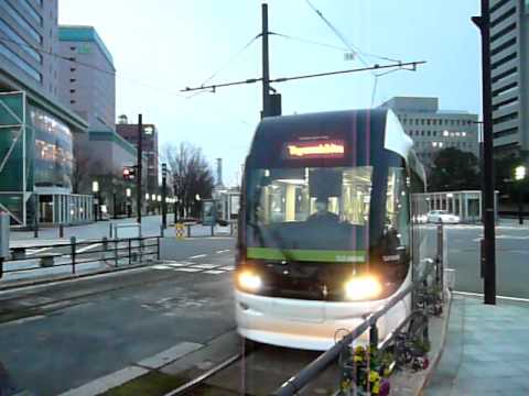 富山ライトレール・ポートラム富山駅北駅到着