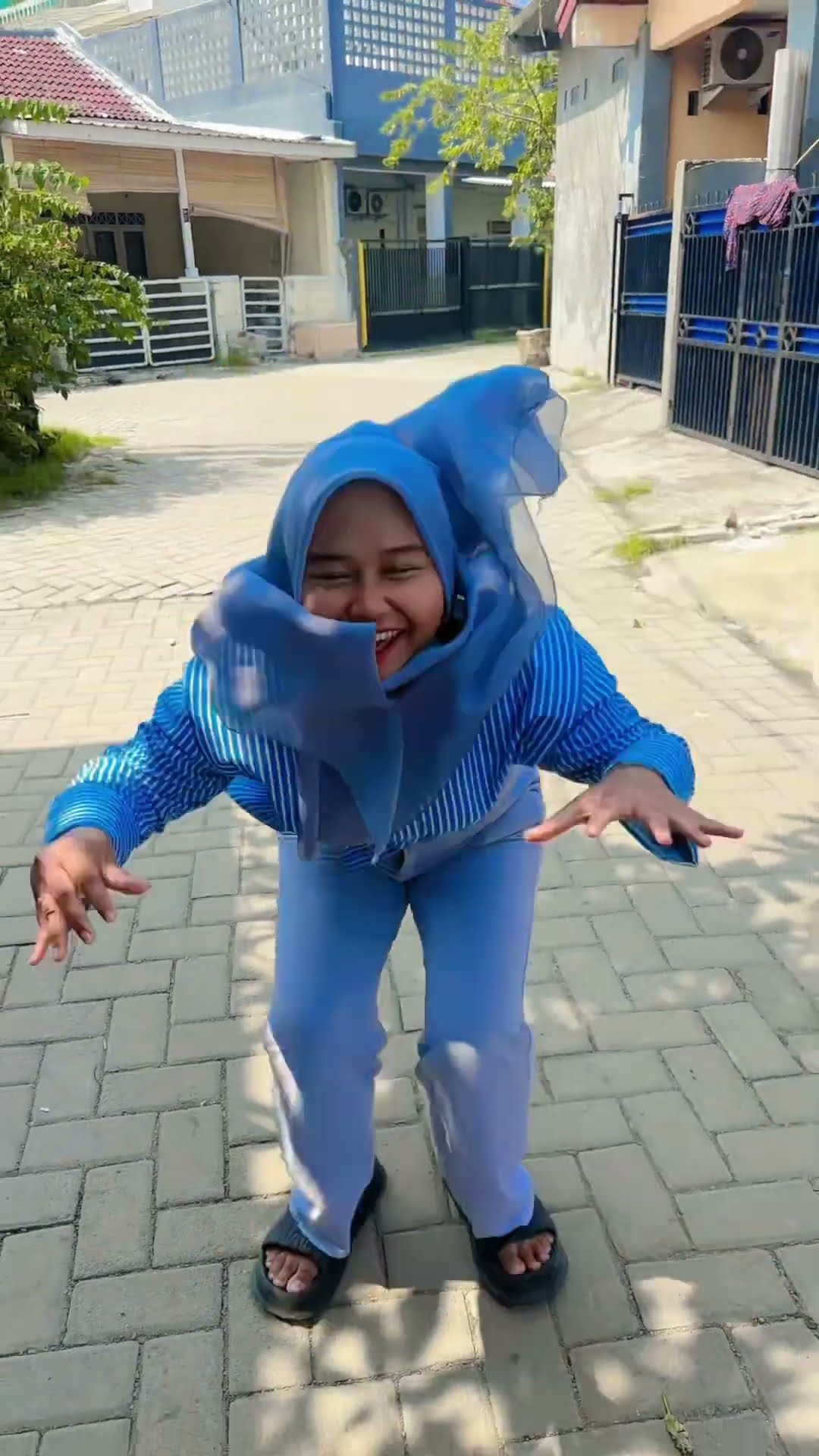 TEMAN TEMAN BISA MENIRUKAN GAYA APA NI ?