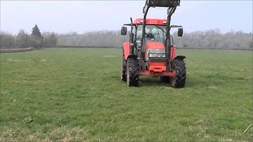 Fertiliser spreading with added lumps