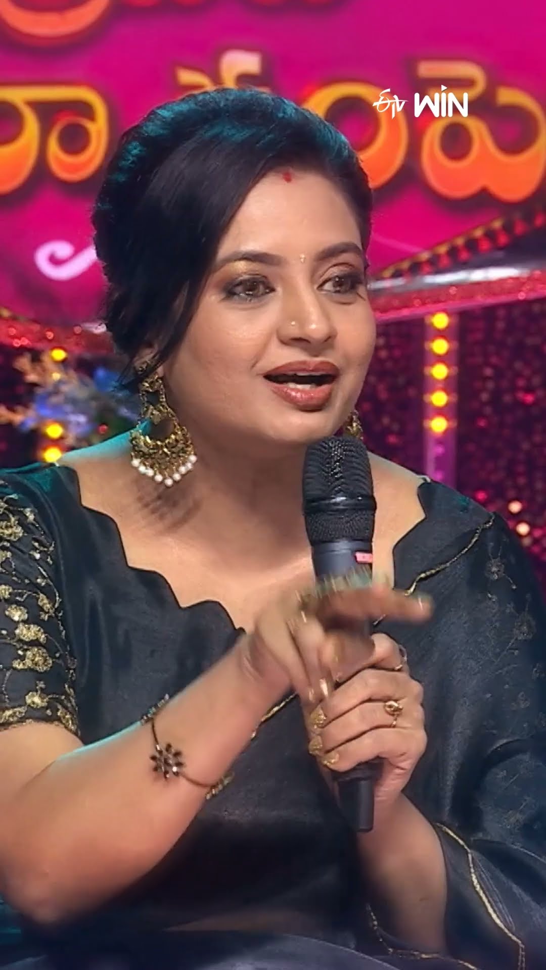 #shorts - పల్లెటూరి వాతావరణం ఉట్టిపడేలా డ్యాన్స్ చేసింది..! #sridevidramacompany
