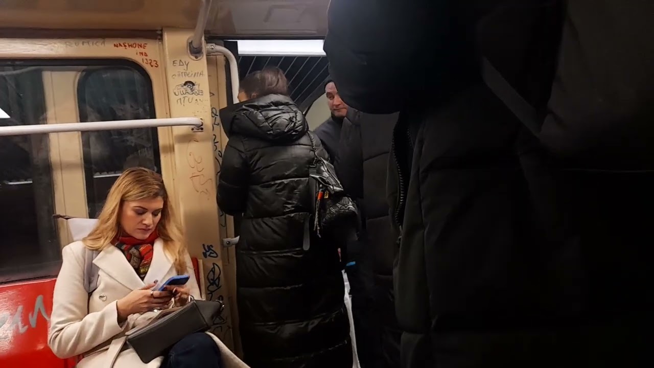 Călătorie cu un metrou Iva Astra între stația Gara de Nord 2 și Jiului 