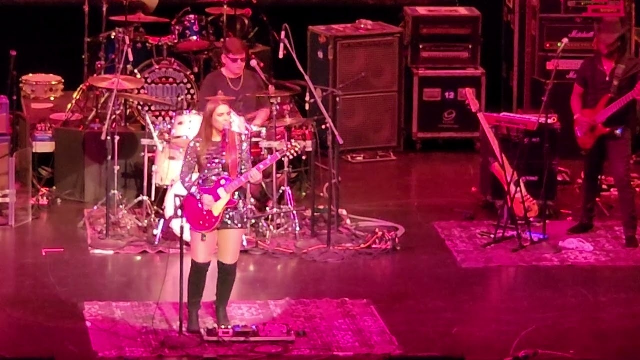 Ally Venable at Lied Center of Kansas opening for Buddy Guy 6/19/24 🔥