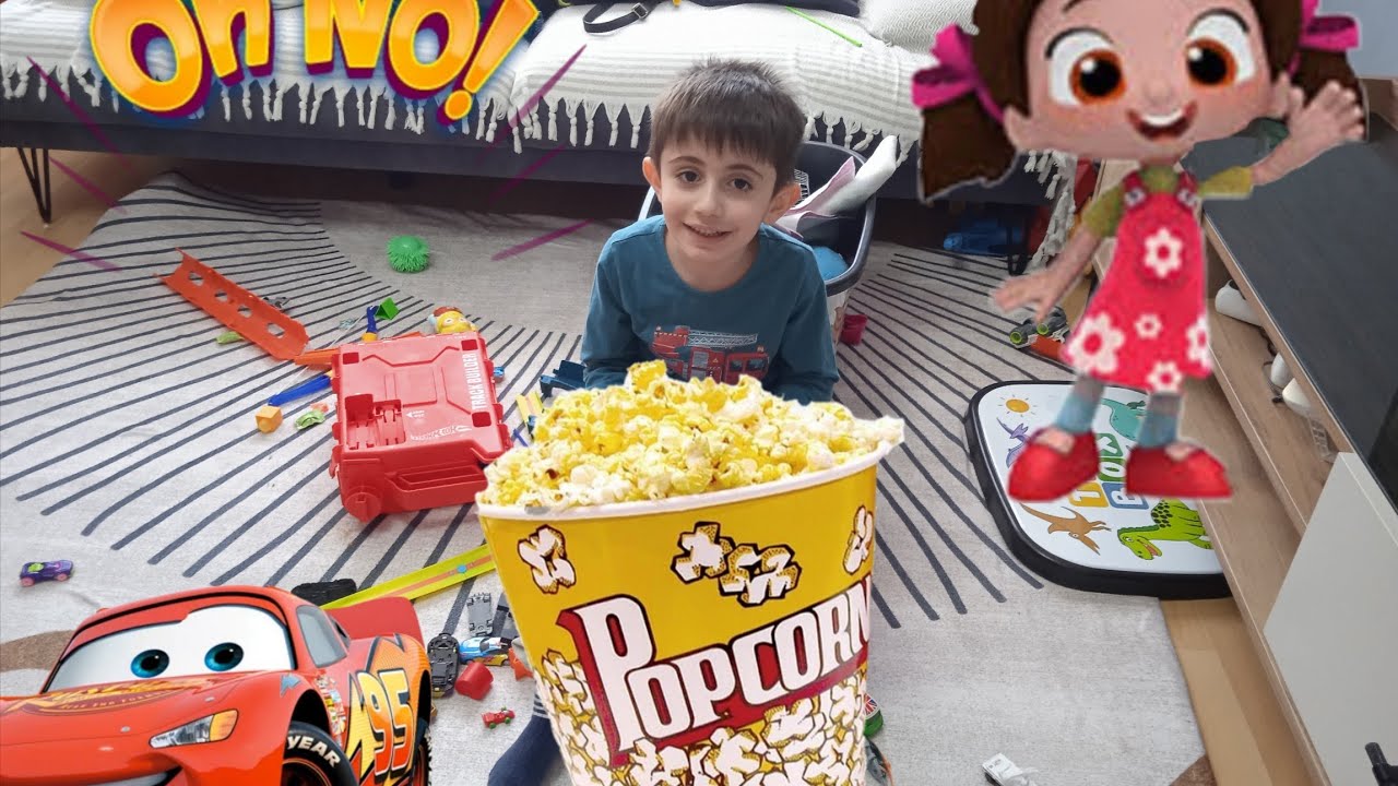 Yiğit oyuncaklarina mısır patlattı ,komik video , eğlenceli çocuk videolari!!!!