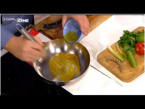 Βίντεο: Quinoa σαλάτα με μίνι καλαμάρι
