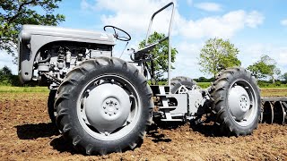 Ferguson TE20 Special Builded Articulated Tractor w/ "Double-Butt" 4WD - Disc Cultivating the field
