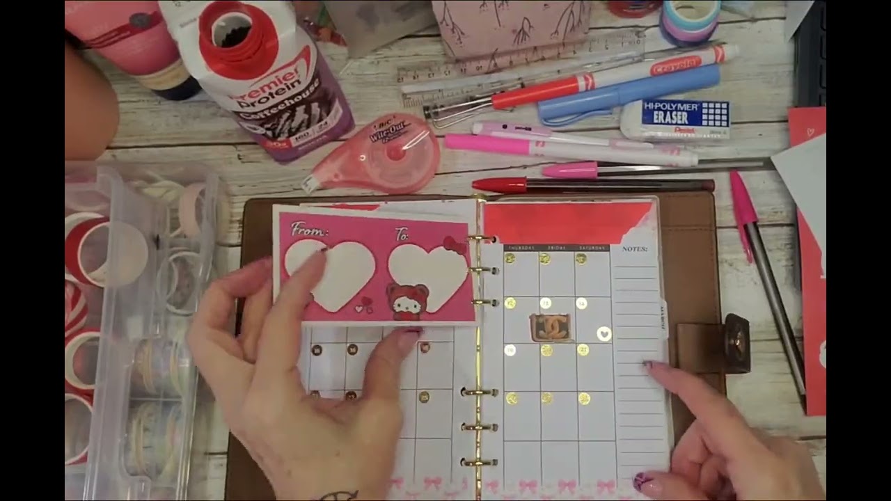 Февраль в моем ежедневнике Louis Vuitton, с использованием наклеек из нашего обмена открытками ко...