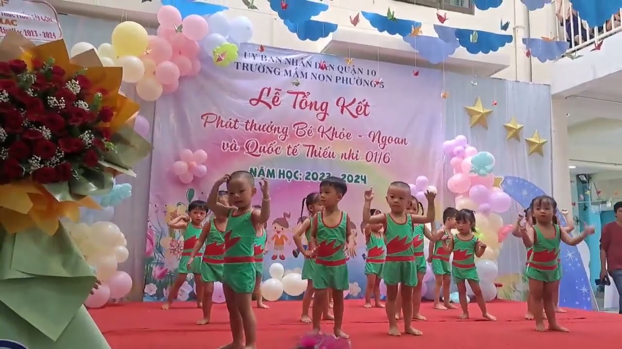 Đồng diễn: bé yêu biển lắm