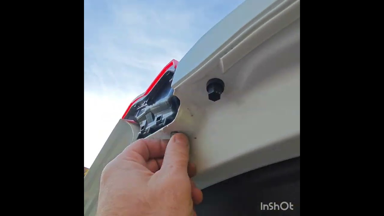 Замена в задних фонарях ламп накаливания на диодные в Хавал м6.