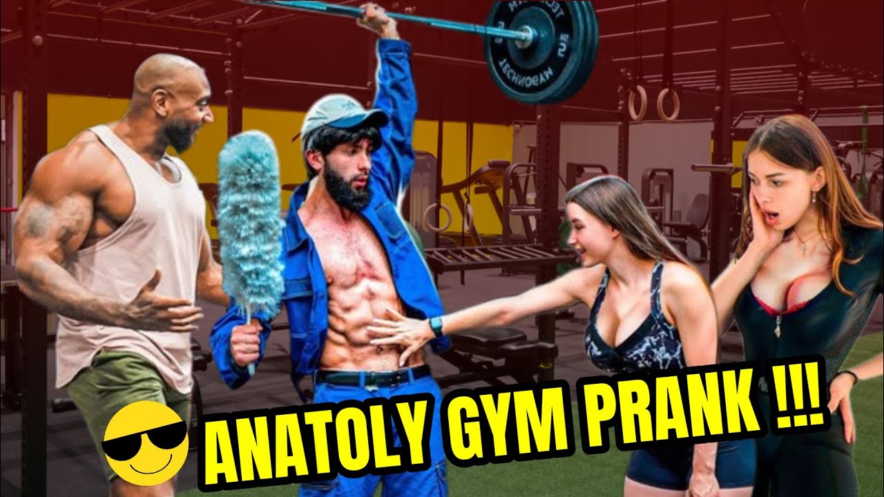 I have strong only right hand ✊🤓 #anatoly #gym #prank