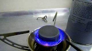 OmniDawg silent cap on Primus Omnifuel burning isobutane canister gas.