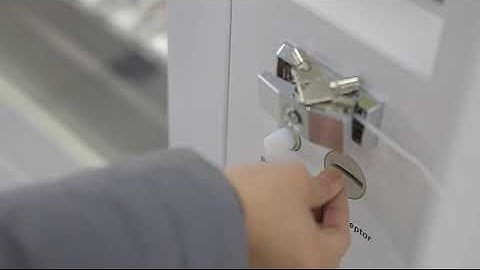 vending machine with elevator system