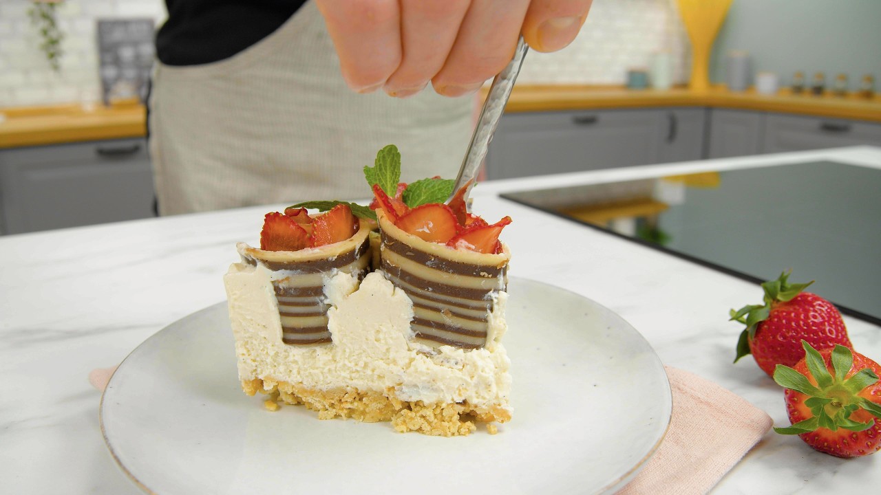 Pfannkuchen-Röllchen mit Frischkäsecreme: kreative Torte - YouTube