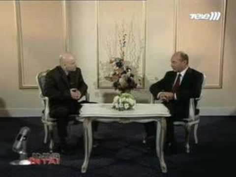 Traian Basescu merge pe mana lui Dumitru Oprea