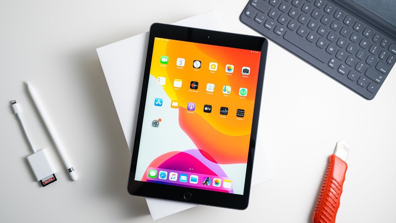 Apple iPad 10.2 (2019) Unboxing & Hands On - YouTube