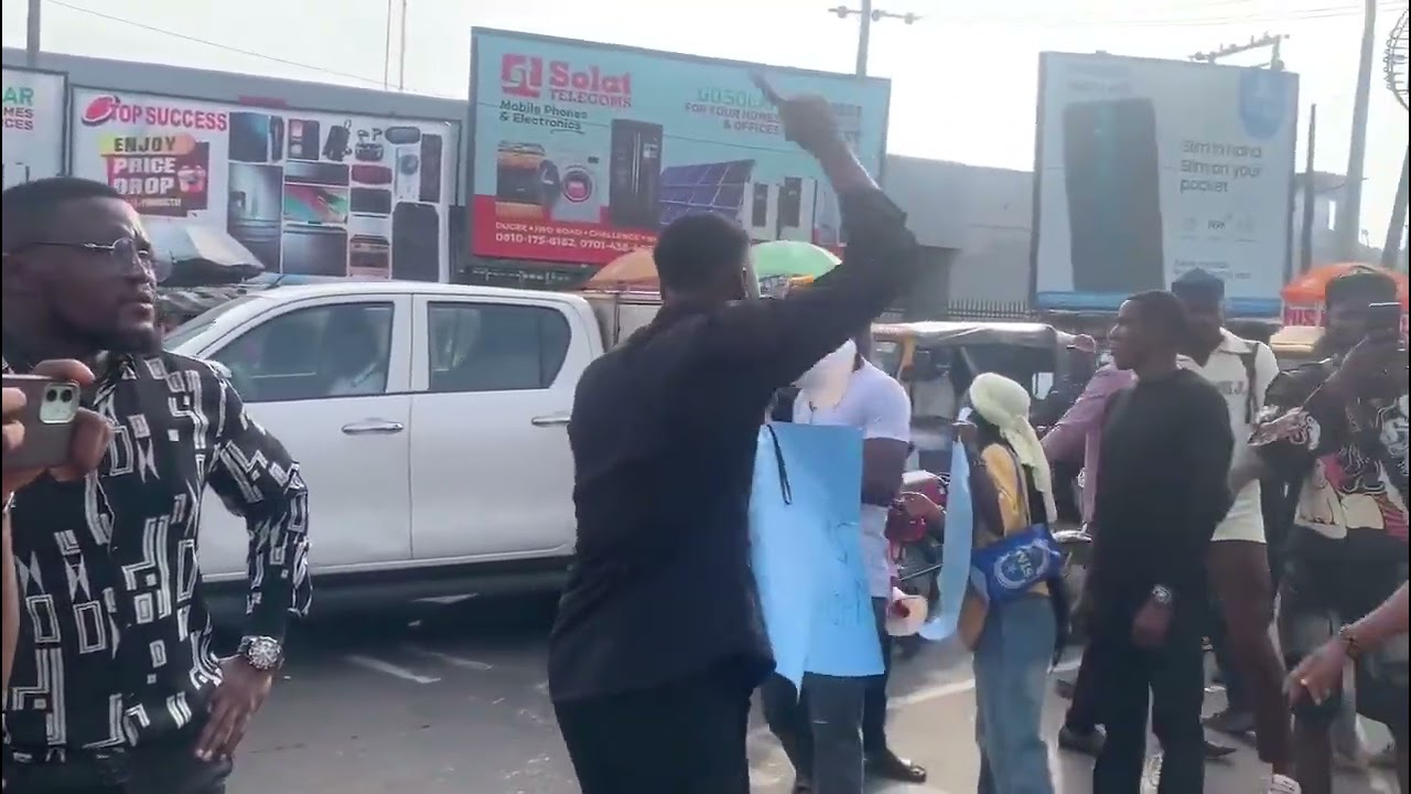 Protest erupts at Mokola Roundabout in Ibadan over insecurity and abductions 