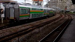 EF65+E233系3000番台グリーン車甲種輸送 大船駅通過