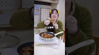 A Mouthful Of Juicy Strawberry-Grilled Chicken And A Small Mushroom Burger Fills The Air W