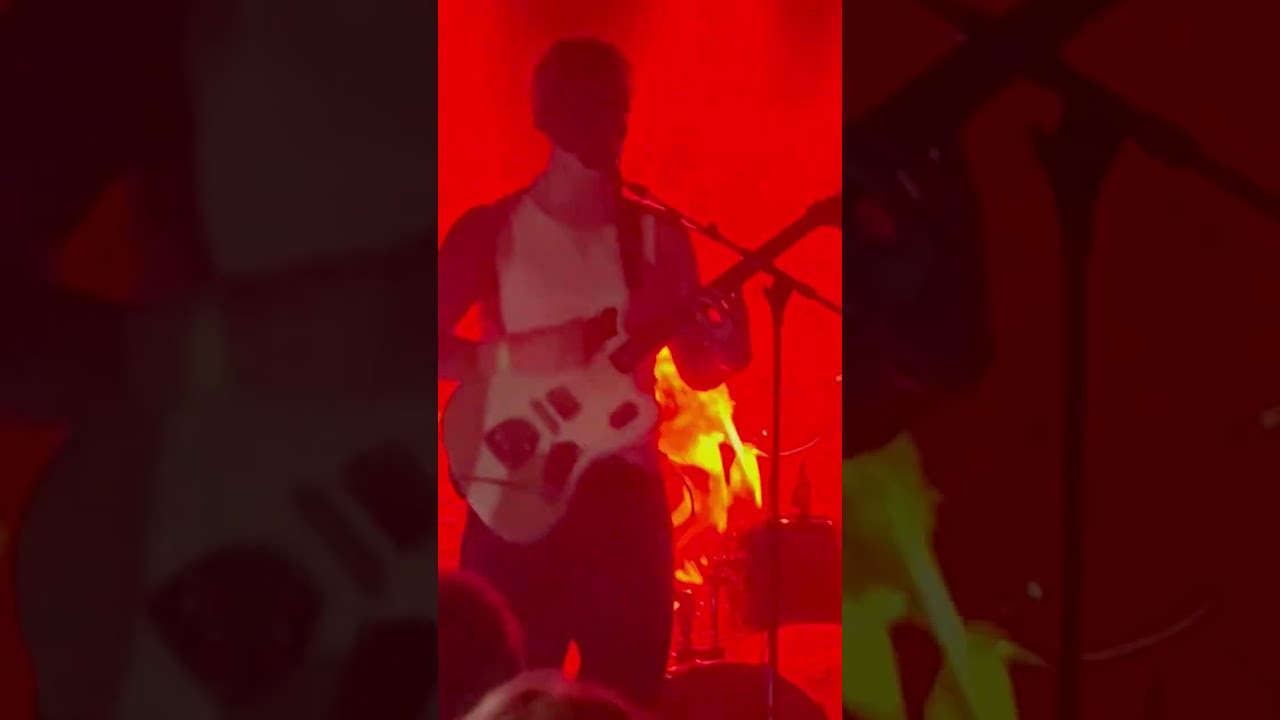 Guarda Alien Chicks - ‘Illuminati’ (Live) - The Garage, London - 15/10/2025 su YouTube Guarda Alien Chicks - ‘Illuminati’ (Live) - The Garage, London - 15/10/2025 su YouTube