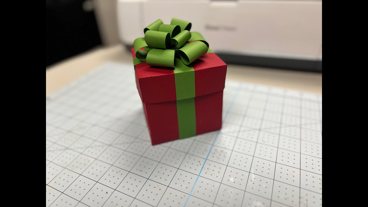 Christmas Explosion Gift Box with your Cricut - YouTube