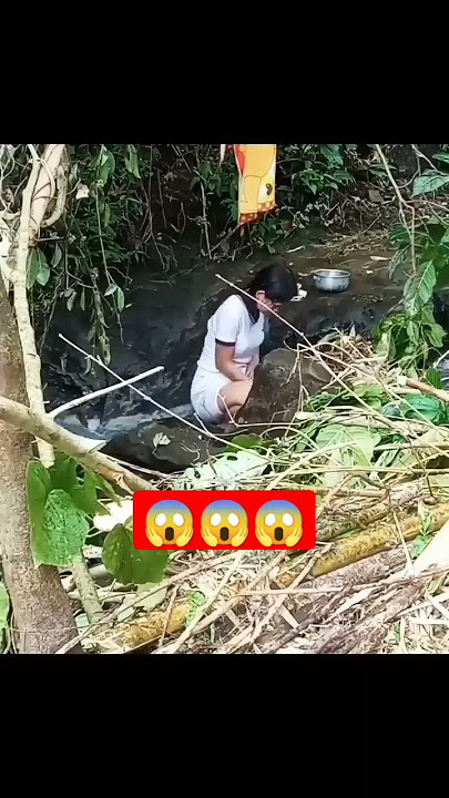 Ngintip cewek mandi di sungai