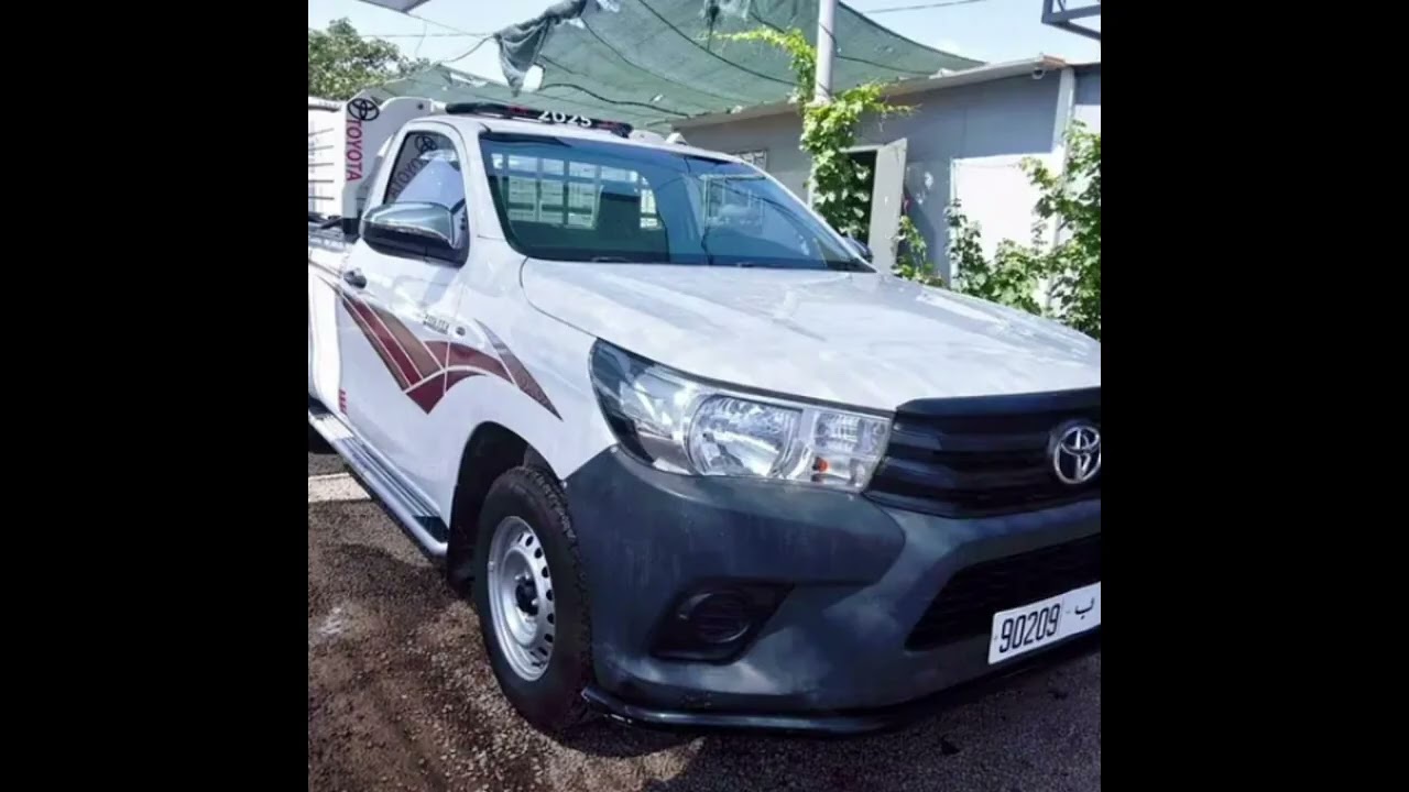 8طويوطا هيلوكس بالكريدي بالروبريز الجديد والقديم وبثمن مناسب 