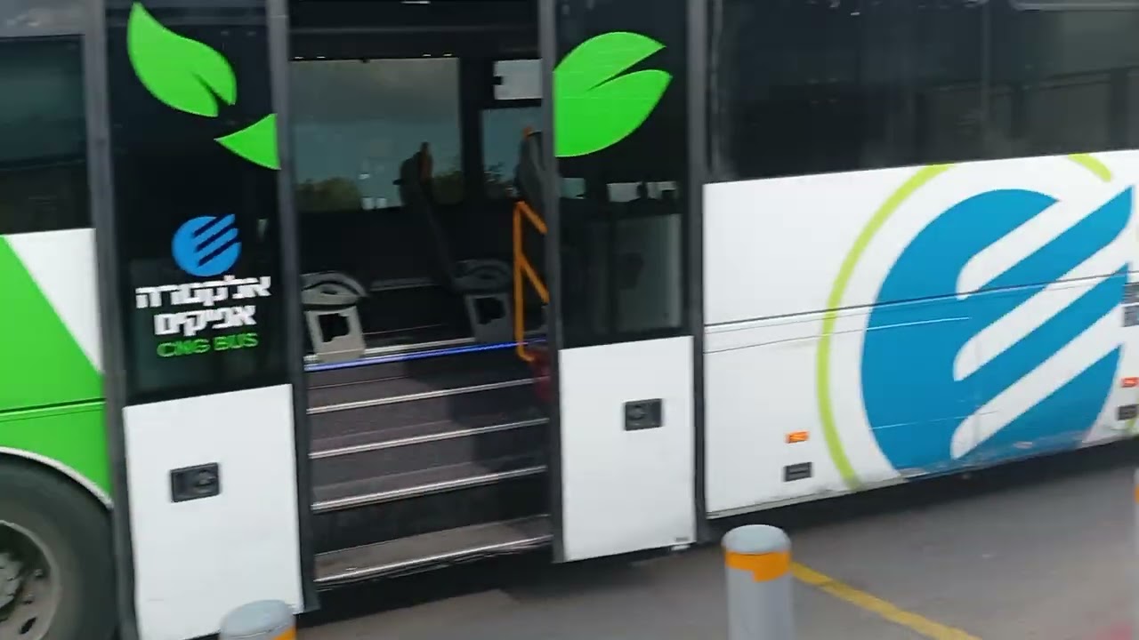 ירידה מהיסוזו cng bus בין עירוני החדש המטורף של קו 178 מתל אביב ליבנה בתחנה האחרונה ת.רכבת יבנה מזרח