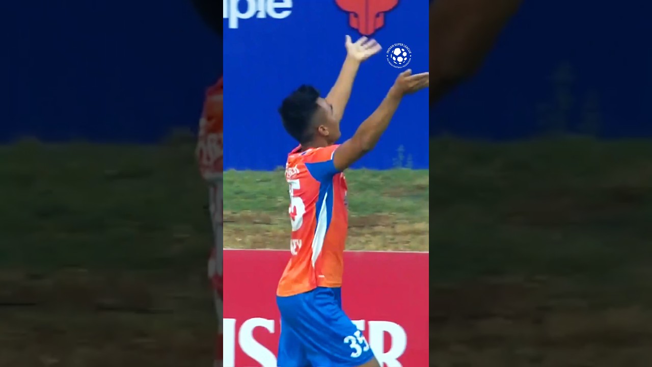 Ronney Willson's whipped ball deceives Kaith as it loops over him and into the net. 🤯#FCGMBSG #ISL12