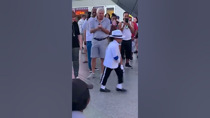 The smoothest moonwalk ever! (Pls SUBSCRIBE :)