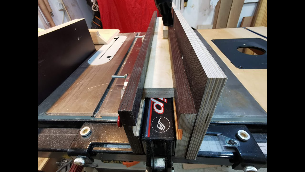 Combined table saw, and adjustable router table fence with vacuum port ...