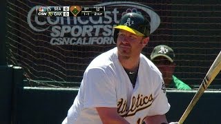 Dunn homers in his first A's at-bat