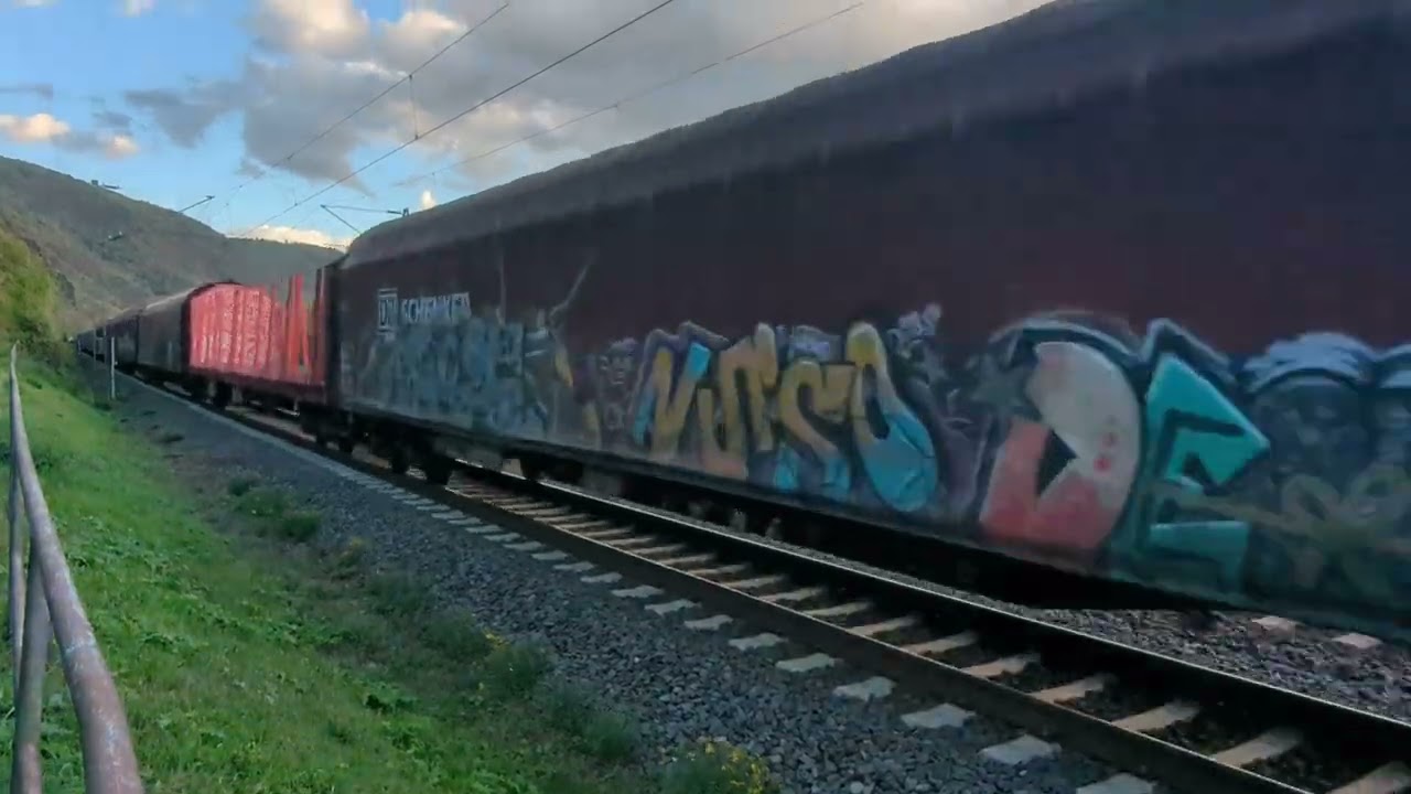 Güter Misch Zug im Rheintal unterwegs hier kurz vor Kamp Bornhofen in Richtung Koblenz