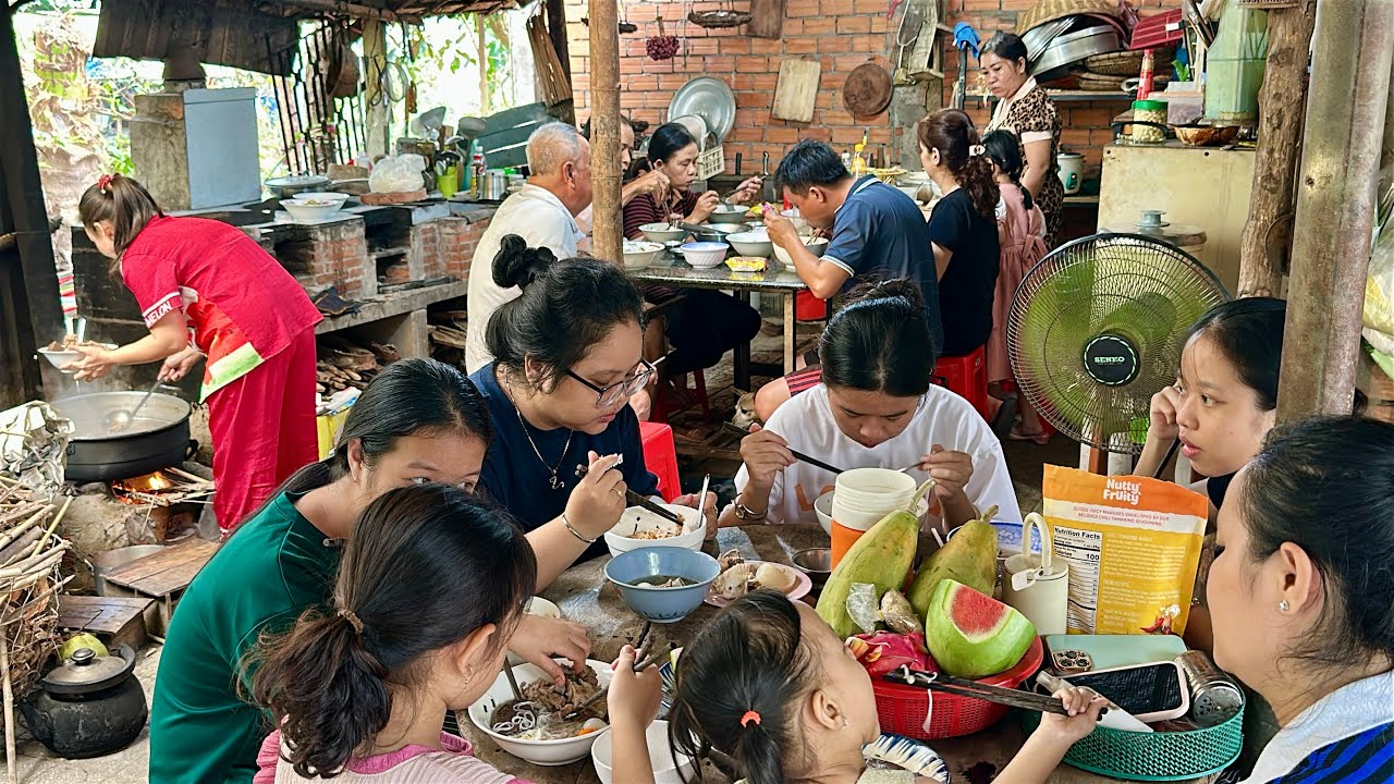 27 Tết Nấu Nồi Hủ Tiếu Khổng Lồ và Làm Bánh Trung Thu | MienTayVT