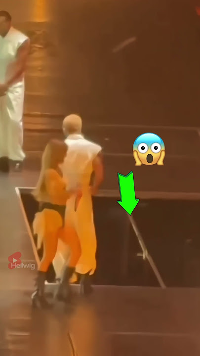 Rosé's quick reflex saved the moment!!😍😍 #blackpink #jennie